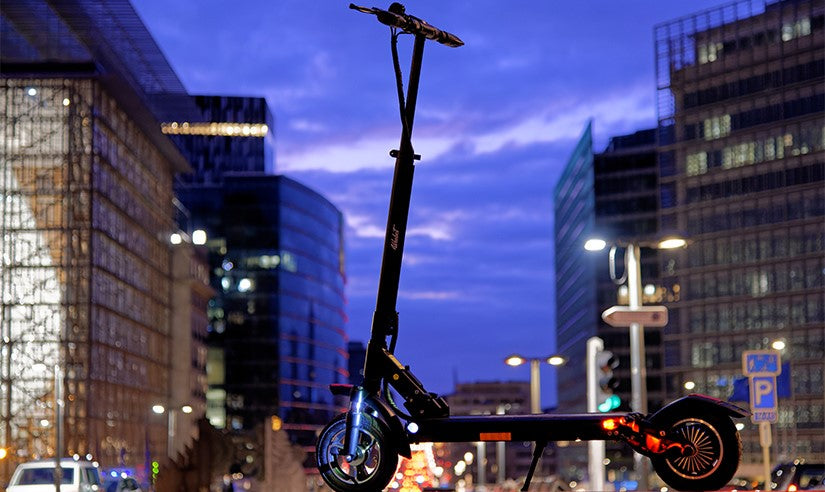 trottinette électrique weebot anoki pas cher ville de nuit