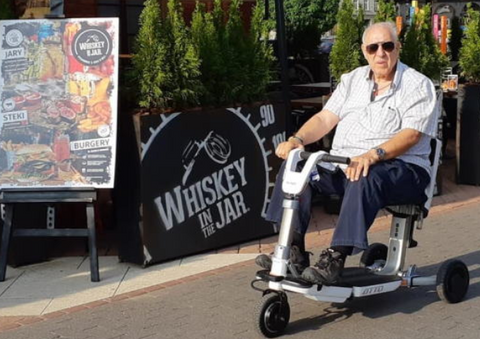 Qui peut conduire une trottinette électrique pour fauteuil roulant ?