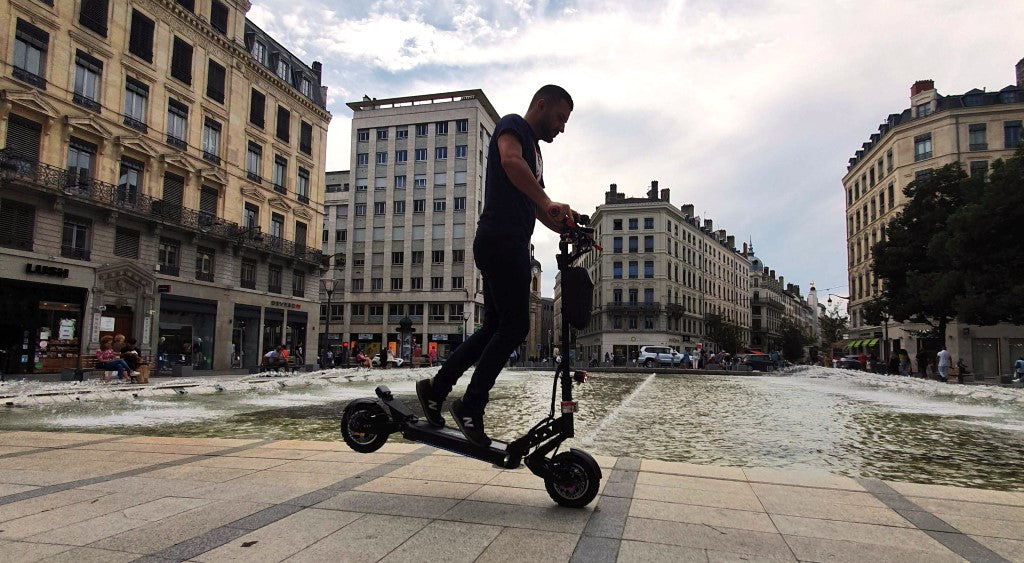 weebot zephyr lyon trottinette électrique