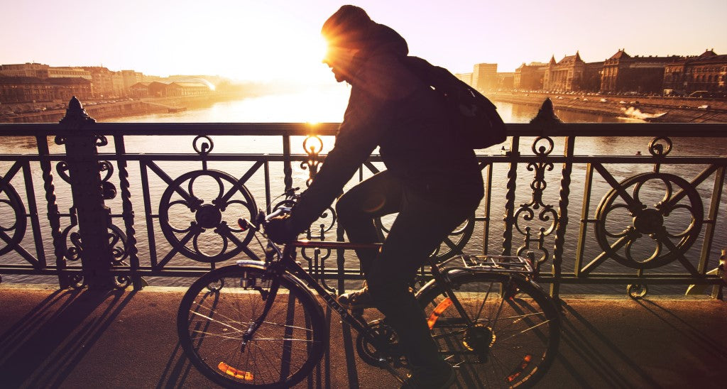 vélo pont ville coucher de soleil cycliste