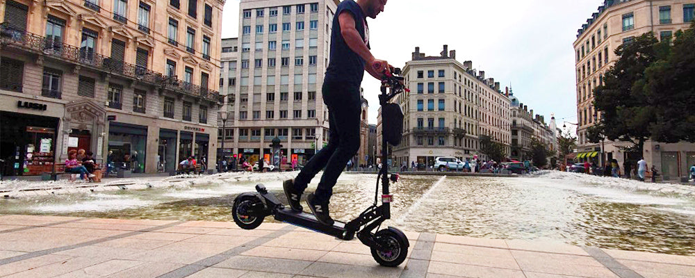 weebot zephyr 2000W trottinette électrique lyon place république