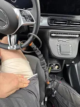 Antirrobo montado en volante y cinturón