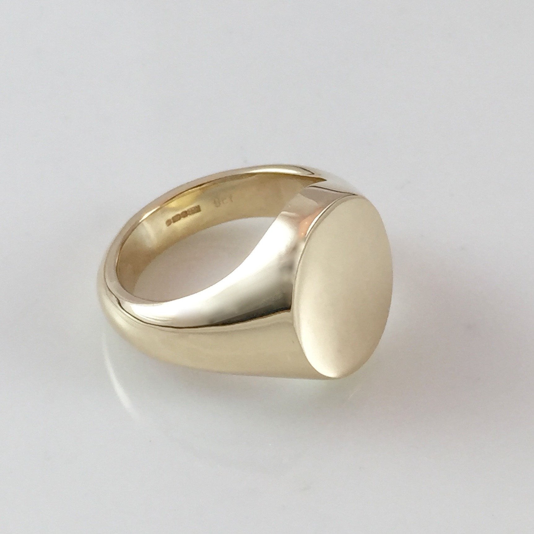 Classic Oval 13mm x 11mm - 9 Carat Yellow Gold Signet Ring – Signet Circle