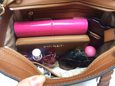 What's in my bag? (+ Michael Kors Selma review)