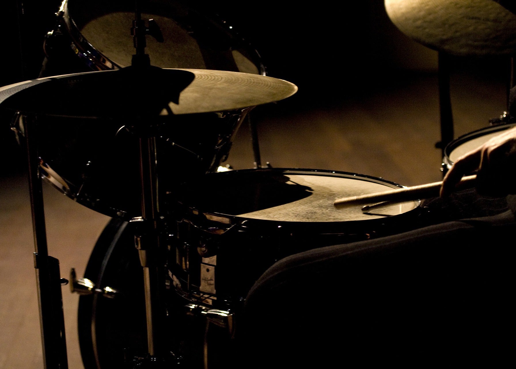 Apply a Gated Reverb to Add Energy to a Lifeless Snare