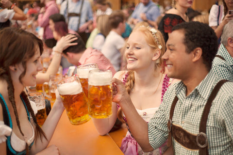 friends-enjoying-german-lagers