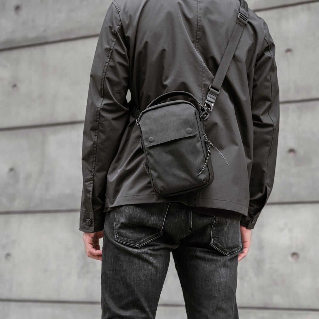 Kompak | Small Men's Crossbody Bag | Black Ember