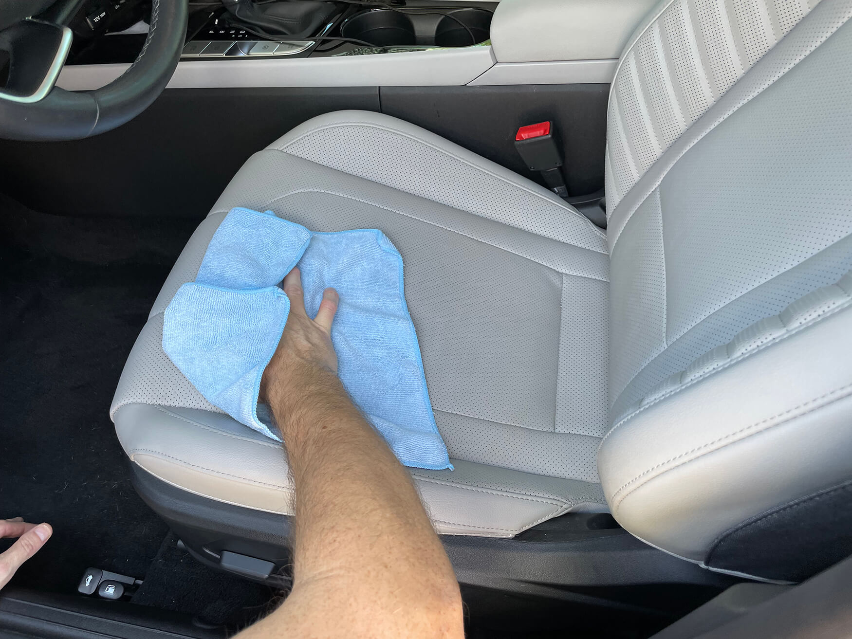 Is this a good cleaning solution to use with a microfiber cloth to clean my  leather seats before using a leather conditioner? : r/Lexus