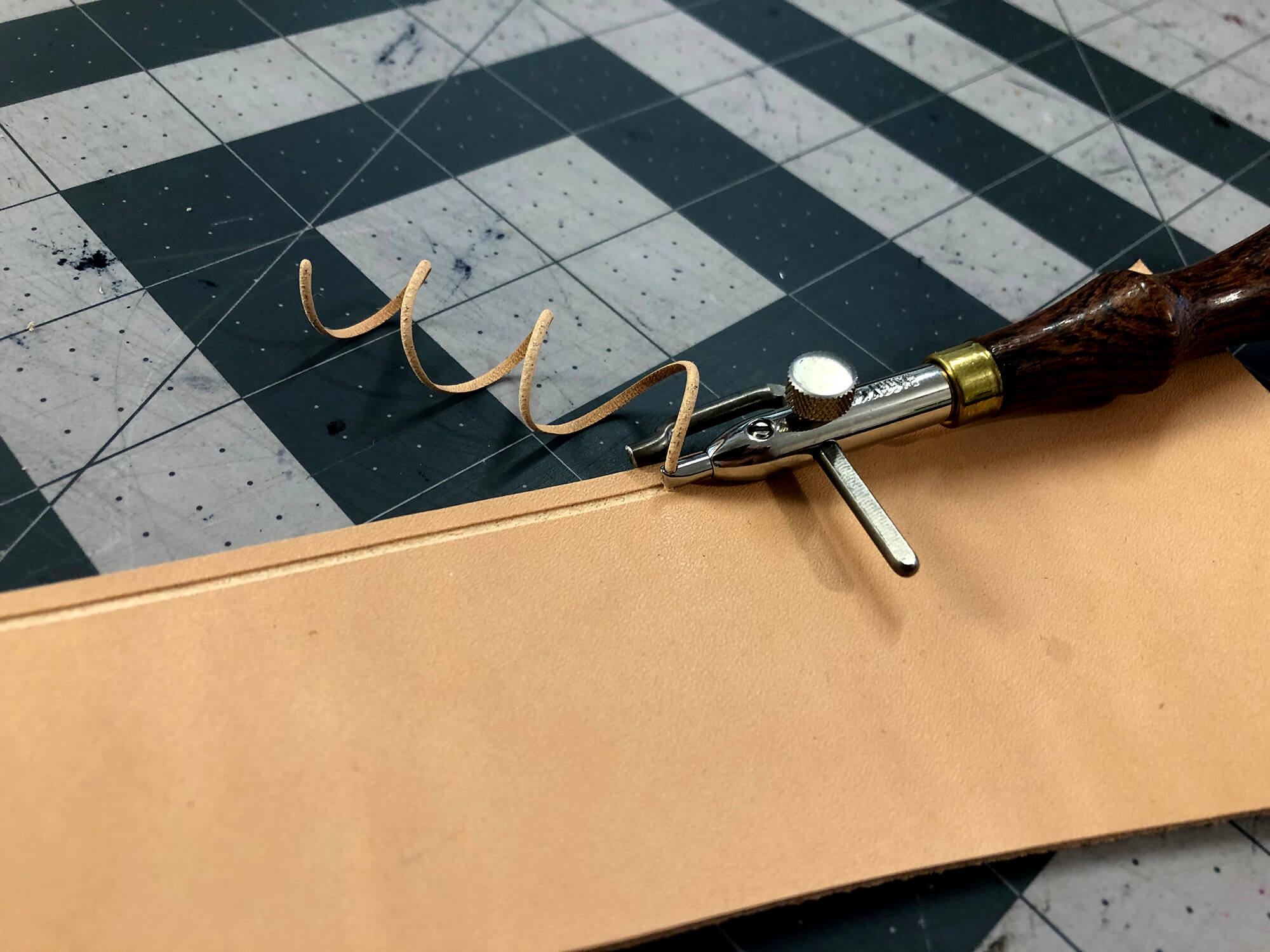 Matte checkered beveler by Barry King – Maker's Leather Supply