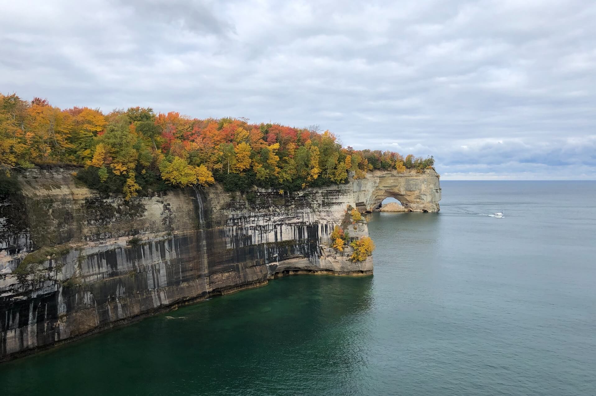 Camping in US Pictured Rocks National Lakeshore | Michigan