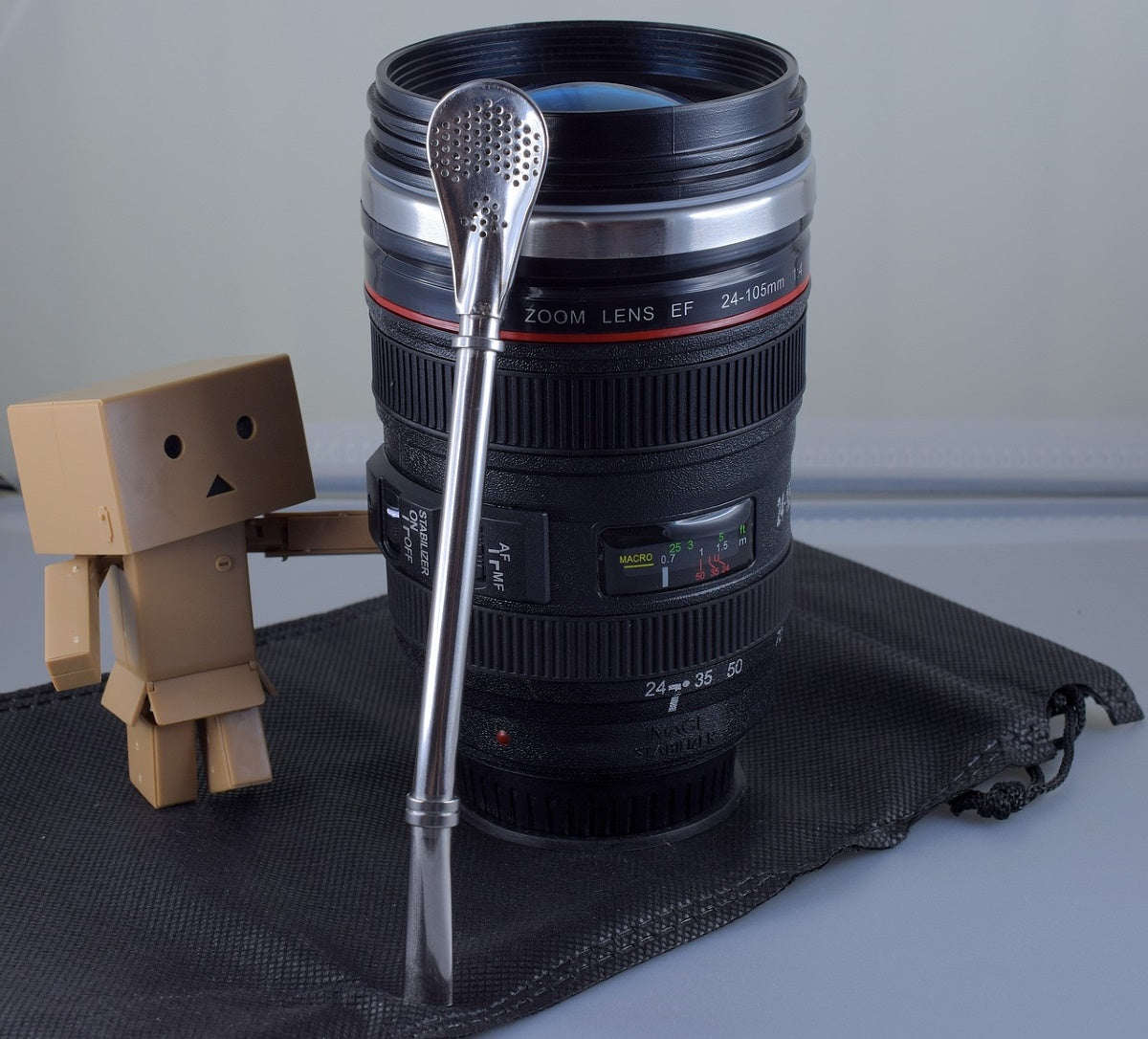 camera lens coffee cup gifts for photographers