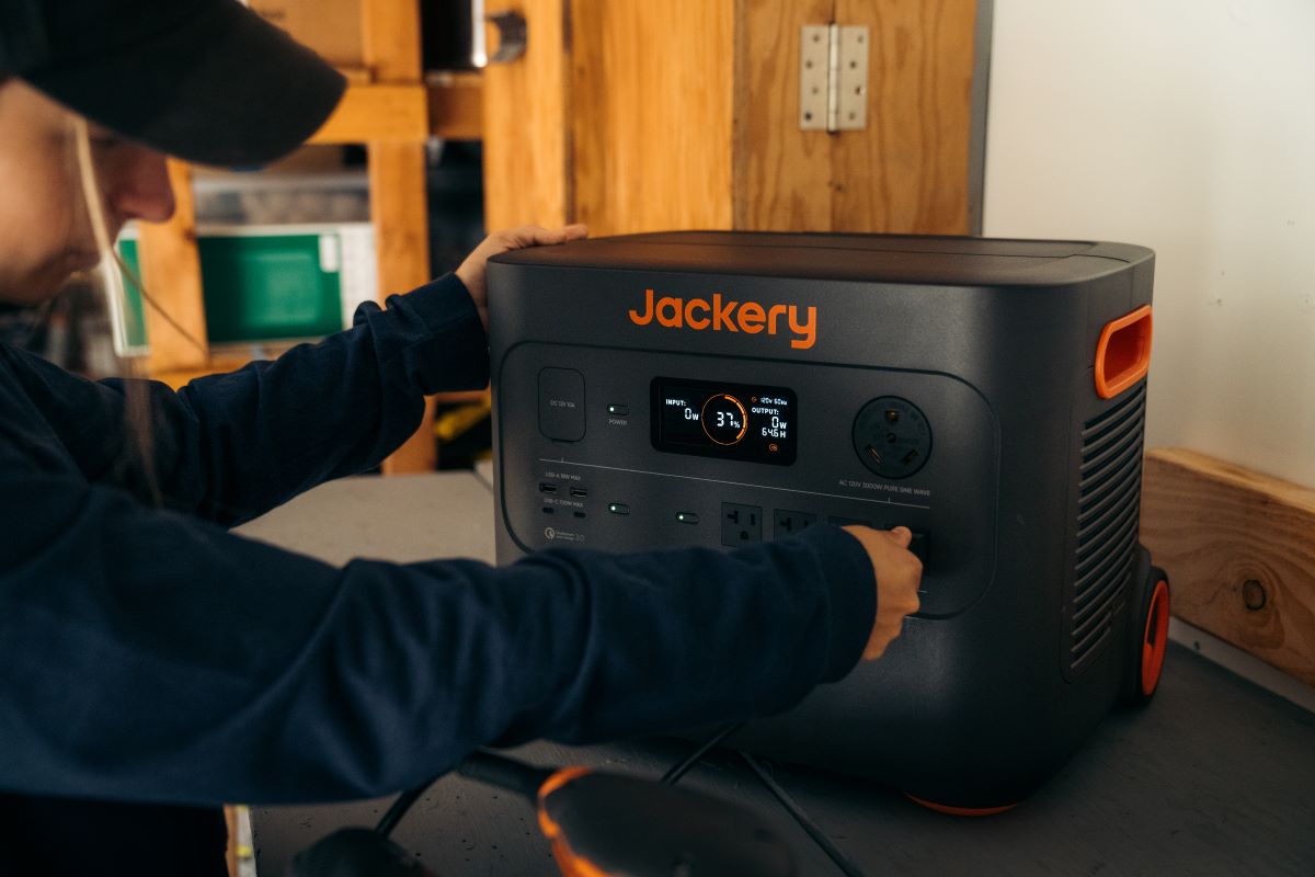jackery explorer 3000 pro tankless water heater battery backup