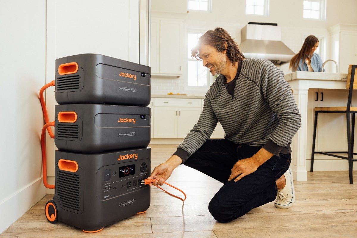 jackery solar generator 2000 plus