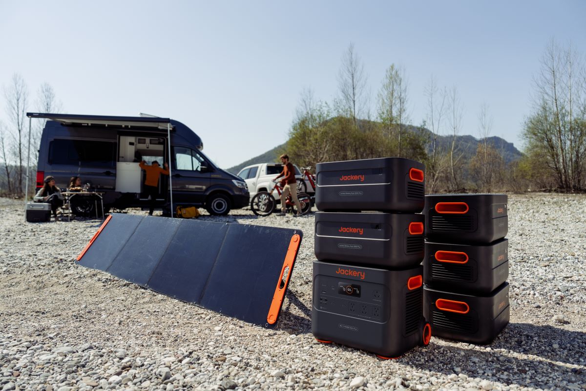 jackery solar generator 2000 plus kit 4kwh for living in the woods