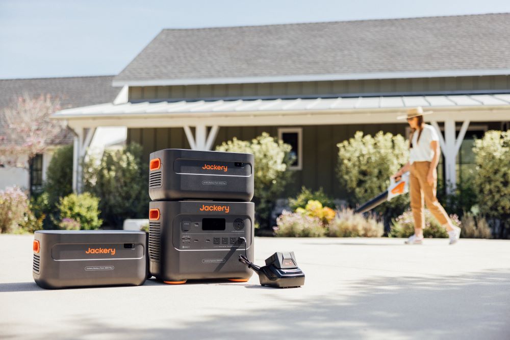 jackery solar generator 2000 plus kit 4kwh for nyc households