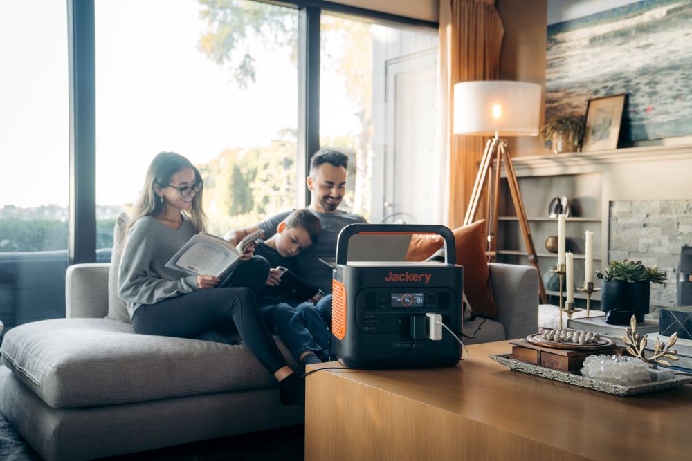 jackery solar generator 2000 pro for chicago households