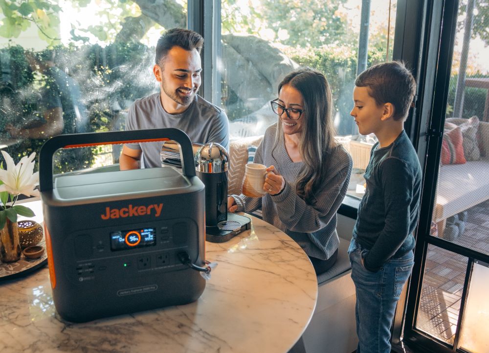 jackery solar generator 2000 pro for indiana household