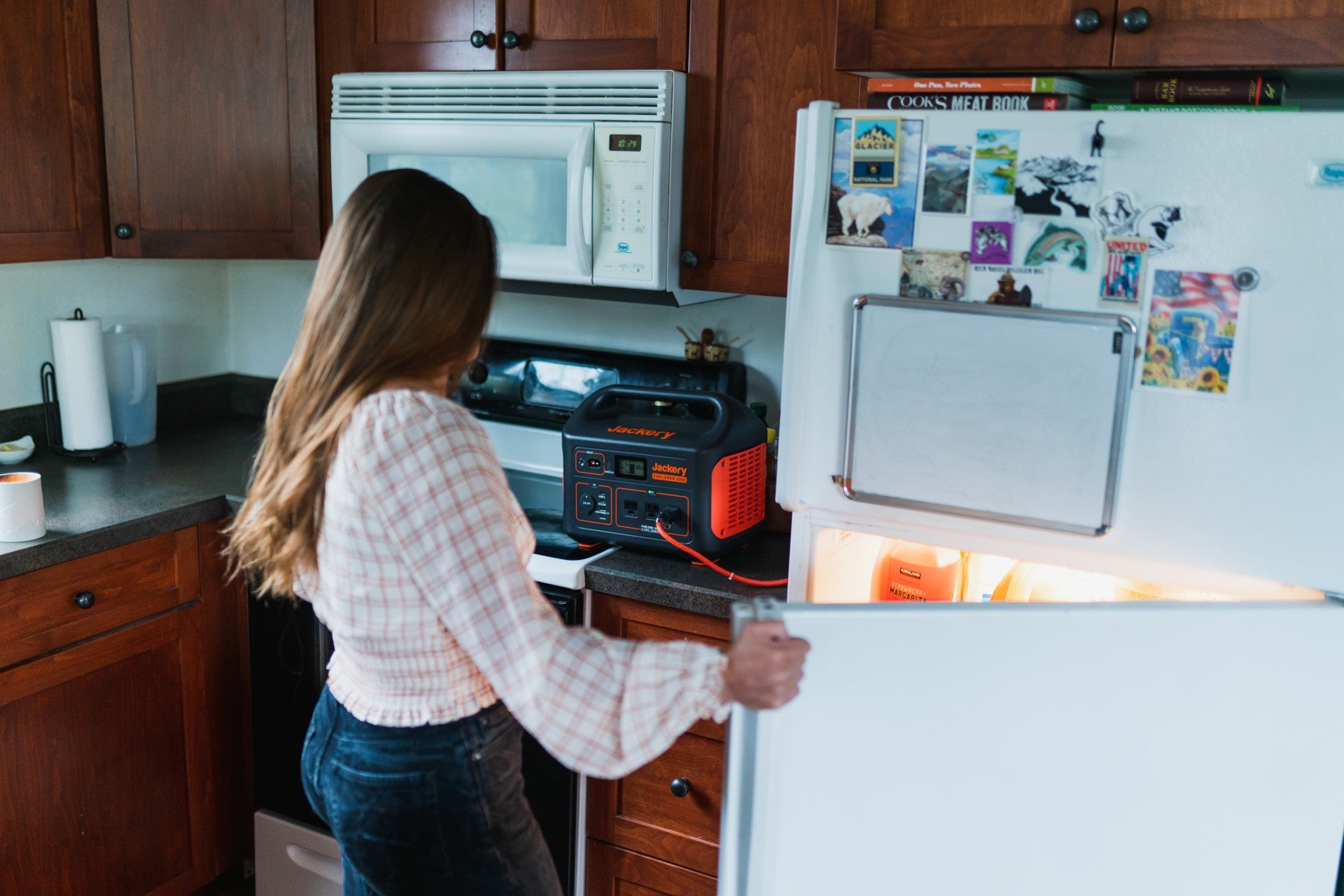 keep fridge cold without power