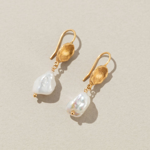 Keshi earring, keshi pearl,  gold
