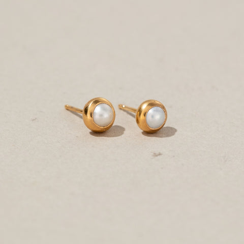 Orbit stud, pearl, gold