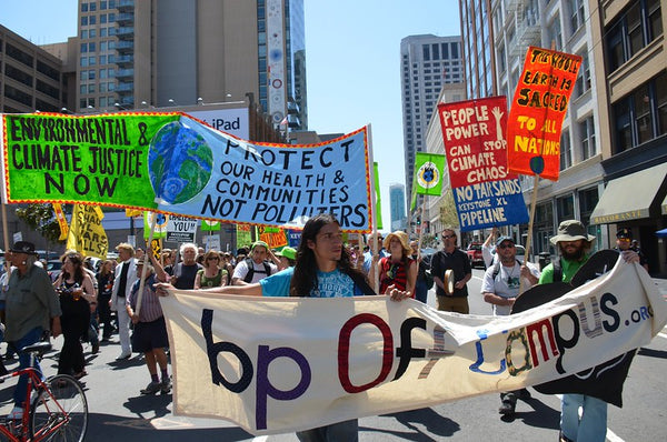 Earth Day 2013 march in San Francisco, USA (photo by Steve Rhodes via Flickr)