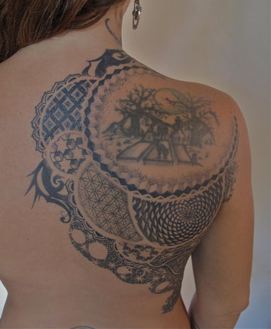 dotwork tattoo by artist Mahyar Traveler