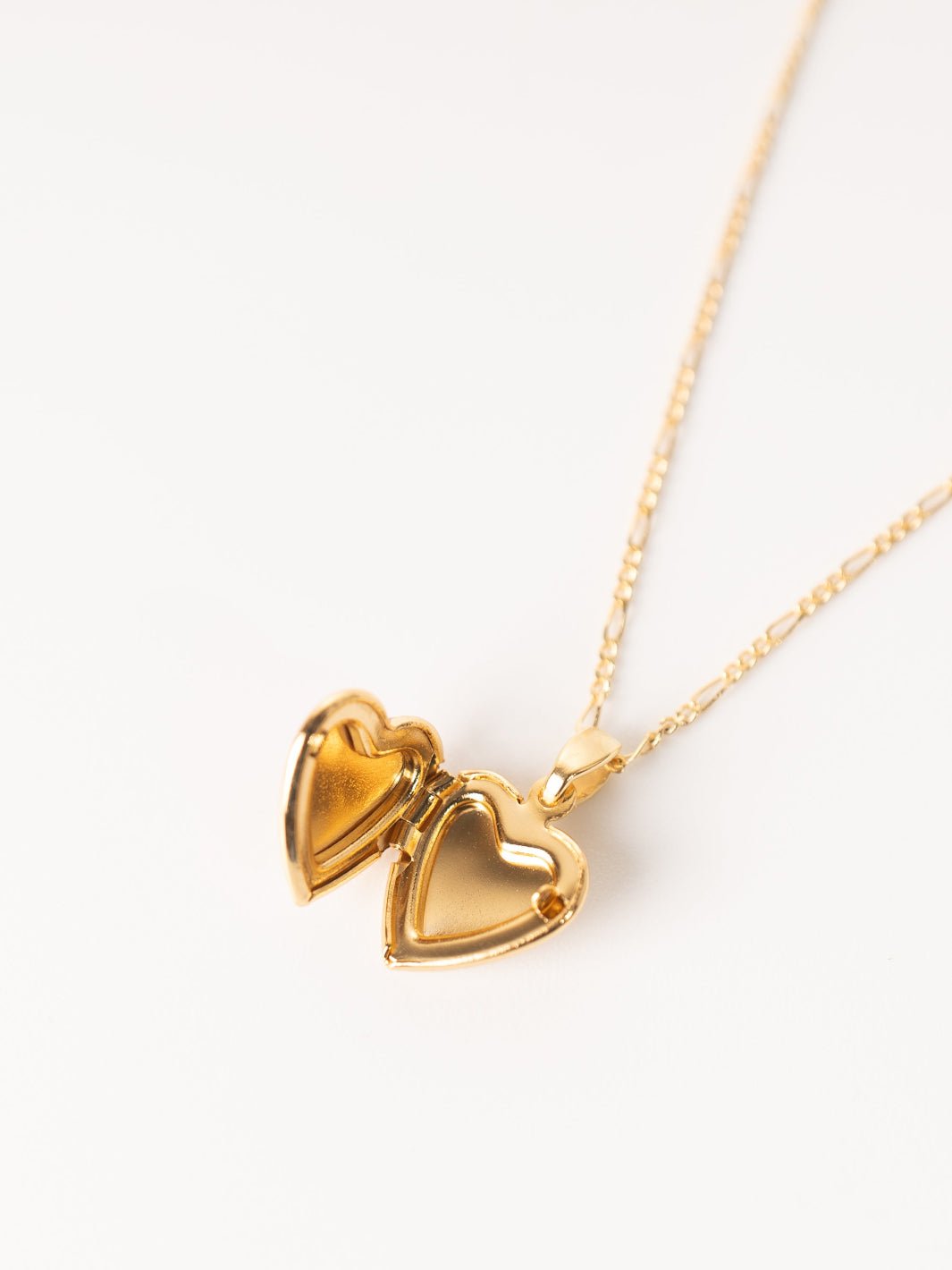 canyon red small enamel heart locket 167660