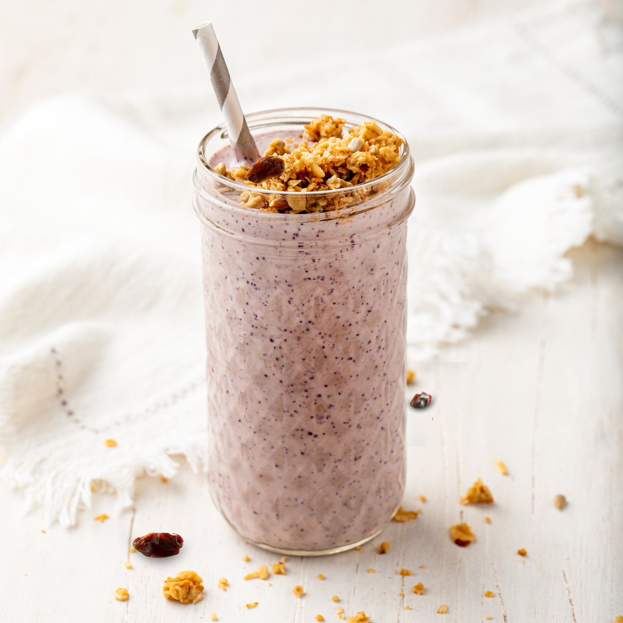 Smoothie with cinnamon raisin granola.