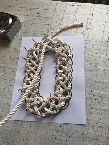 a knotted letter O