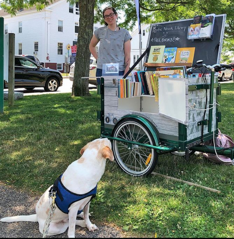 Mystic Knotwork's Betsy Mongrel wishing the book cart was hot dogs