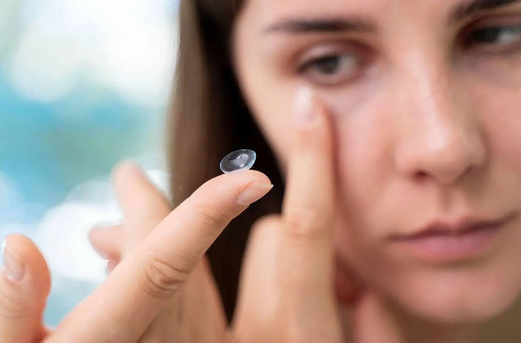 DAILY VS MONTHLY CONTACT LENSES PROS AND CONS