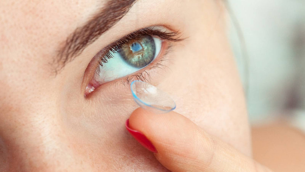 Tips for Inserting and Removing Color Contact Lenses