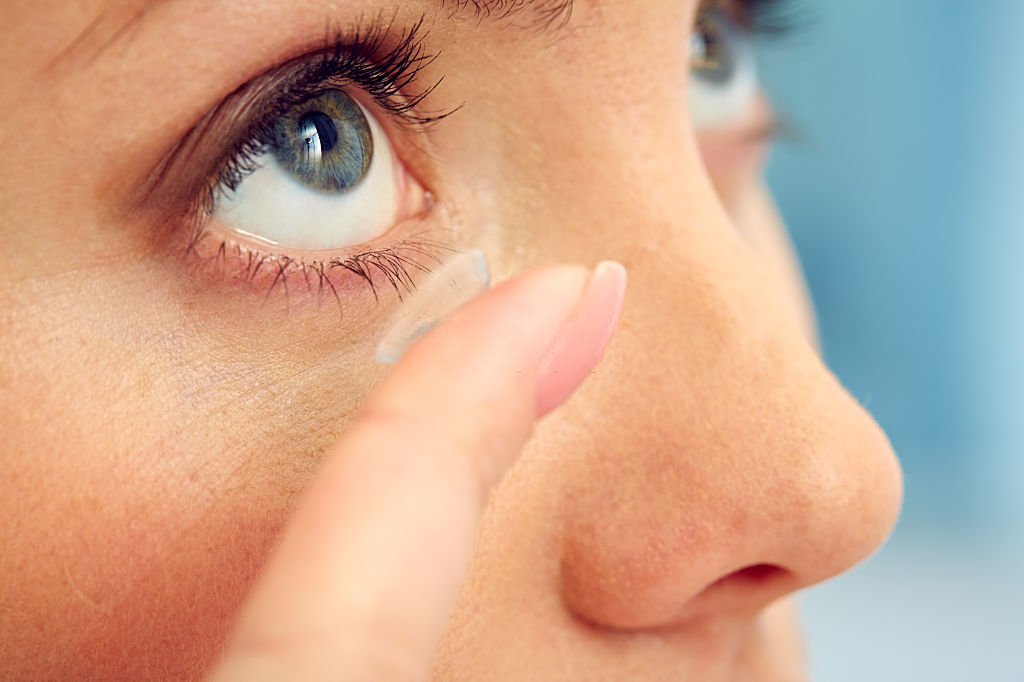 hydrating contact lenses