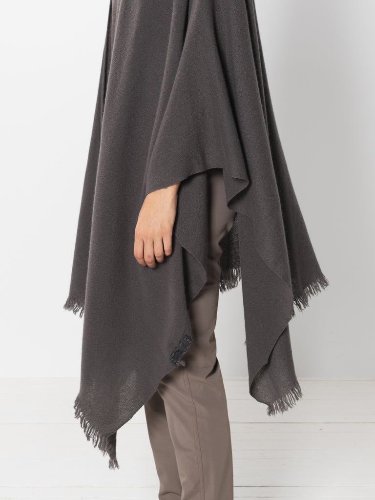 prïvate 02 04 cashmere poncho