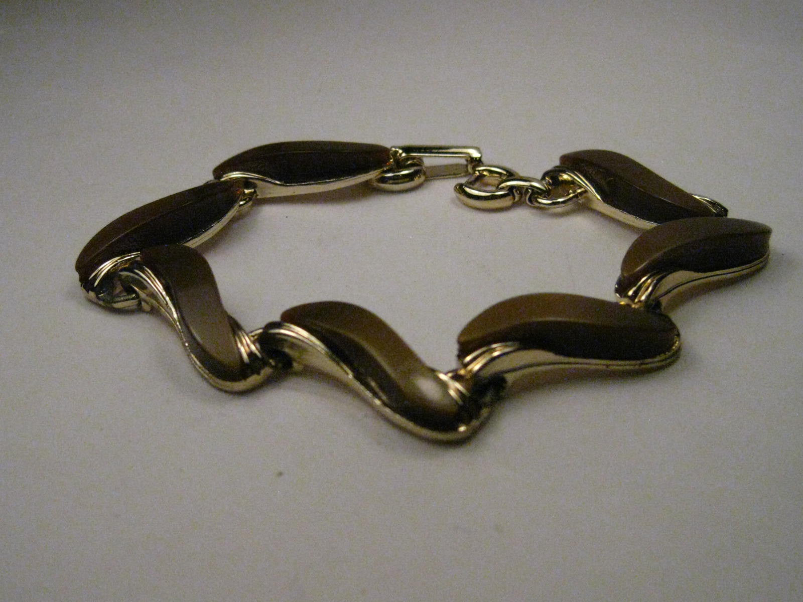 Vintage Gold Tone Brown Thermoset Bracelet, 7", Wavy Links, Mocha colored, 1950's/1960'