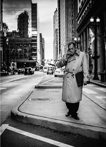 man on streets of Chicago, shot by street photographer Edgar Corona