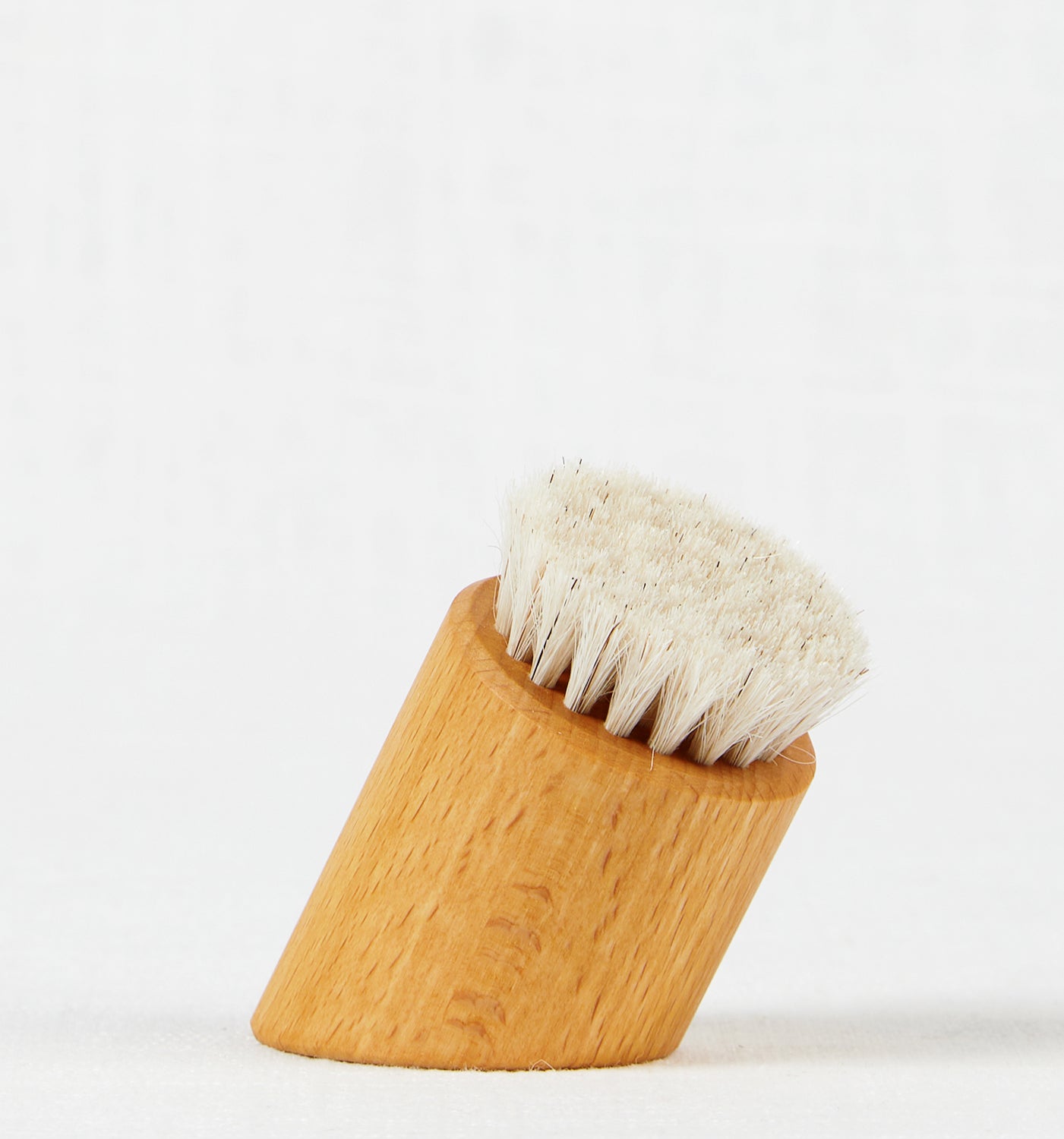 Standing Face Brush