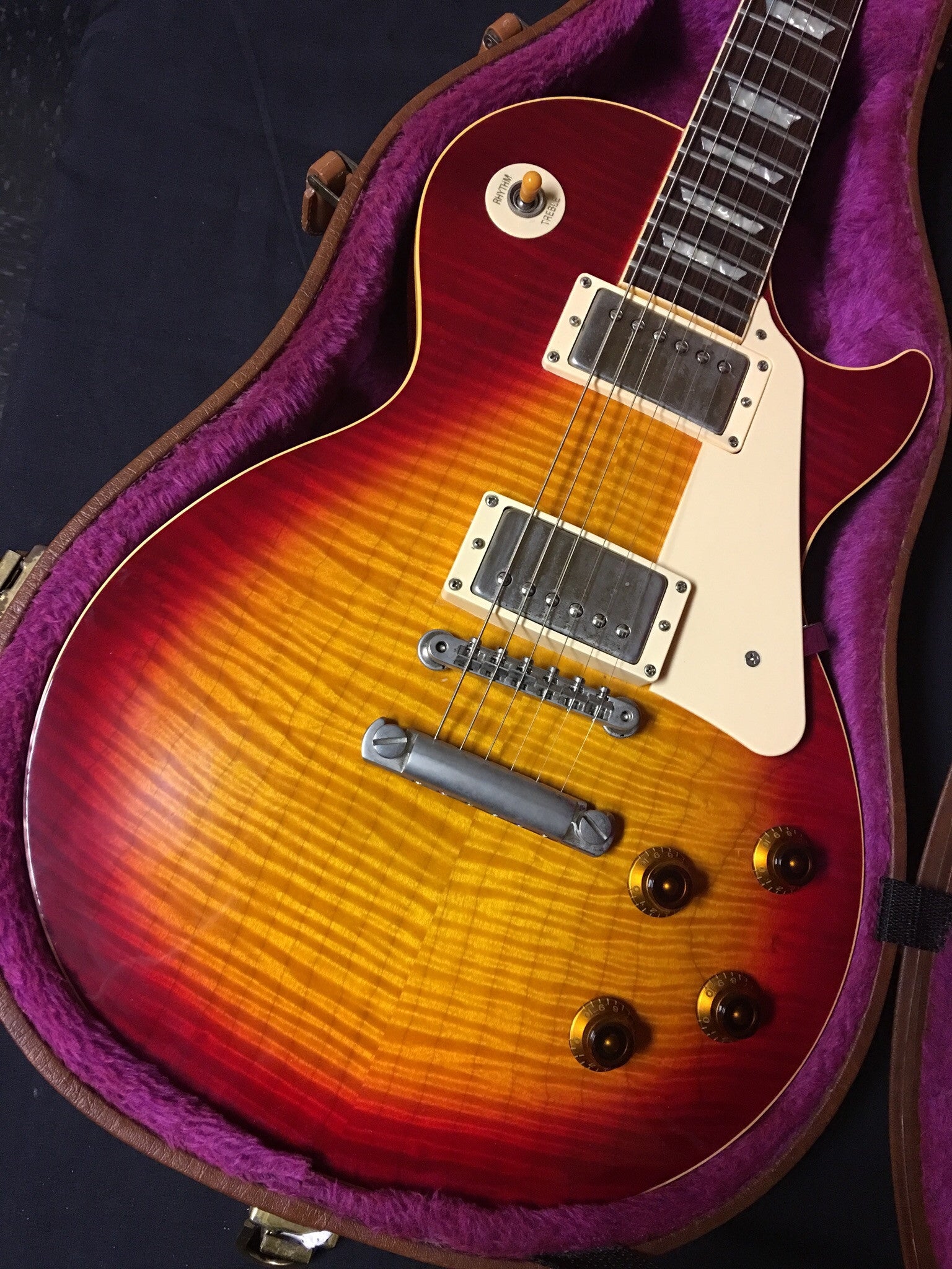 Les paul sunburst. Gibson les Paul Sunburst. Les Paul санберст. Gibson les Paul Cherry Sunburst. Гибсон лес пол санберст.