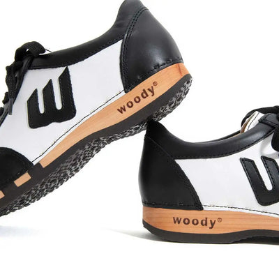 abby, clog sneakers damen mit biegsamer nachhaltiger holzsohle, farbe: schwarz-weiss (Glattleder), holzclogs woody, woody schuhe, woody shoes, handgemachte holzschuhe aus österreich, kärnten