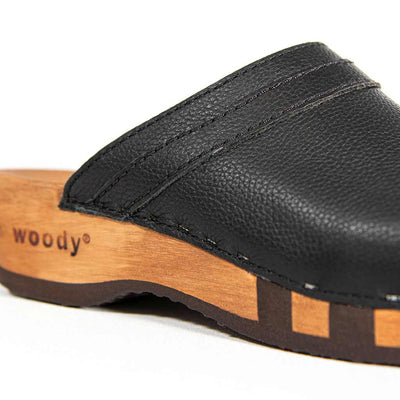 hanni, clogs damen mit biegsamer nachhaltiger holzsohle, farbe: nero-schwarz, holzclogs woody, woody schuhe, woody shoes, handgemachte holzschuhe aus österreich, kärnten