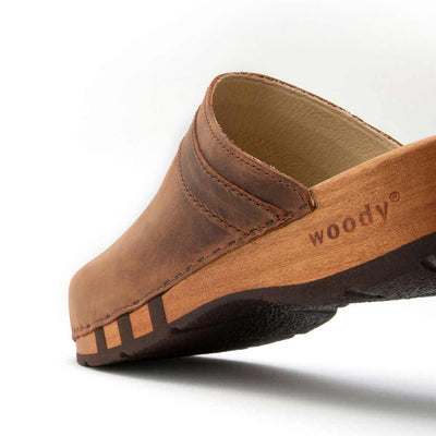 harry, clogs herren mit biegsamer nachhaltiger holzsohle, farbe: tabacco-braun, holzclogs woody, woody schuhe, woody shoes, handgemachte holzschuhe aus österreich, kärnten