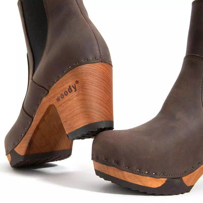 lara-farbe: caffe-braun_clog boots damen mit biegsamer nachhaltiger Weidenholzsohle-holzclogs woody, woody schuhe, woody shoes, handgemachte holzschuhe aus österreich, kärnten