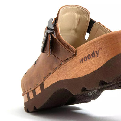 roderich, clog mit stick hirsche streumuster für herren, biegsame nachhaltige holzsohle, farbe: olivia, holzclogs woody, woody schuhe, woody shoes, handgemachte holzschuhe aus österreich, kärnten