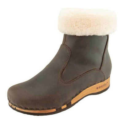 elke, clog stiefel damen mit biegsamer nachhaltiger holzsohle, lammfellfutter und kragen, farbe: caffe, holzclogs woody, woody schuhe, woody shoes, handgemachte holzschuhe aus österreich, kärnten