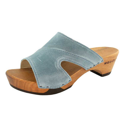 fiona-farbe: celeste alias hellblau, pantoletten clogs damen mit biegsamer nachhaltiger Holzsohle,holzclogs woody, woody schuhe, woody shoes, handgemachte holzschuhe aus österreich, kärnten