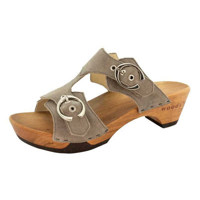 leonie, pantoletten clogs damen mit schnallen und biegsamer nachhaltiger holzsohle, farbe: sand-warm grey, holzclogs woody, woody schuhe, woody shoes, handgemachte holzschuhe aus österreich, kärnten