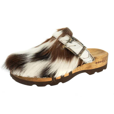 lukas fell, fellclogs, clogs herren mit biegsamer nachhaltiger holzsohle, kuhfell, farbe: fell natur, holzclogs woody, woody schuhe, woody shoes, handgemachte holzschuhe aus österreich, kärnten