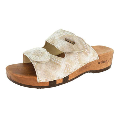 melanie, pantoletten clogs damen mit biegsamer nachhaltiger holzsohle, der bestseller, farbe: geprägt cuoio, holzclogs woody, woody schuhe, woody shoes, handgemachte holzschuhe aus österreich, kärnten