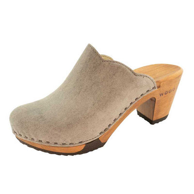 nina, clogs damen mit absatz und biegsamer nachhaltiger holzsohle, der bestseller, farbe: sand-warm_grey, holzclogs woody, woody schuhe, woody shoes, handgemachte holzschuhe aus österreich, kärnten