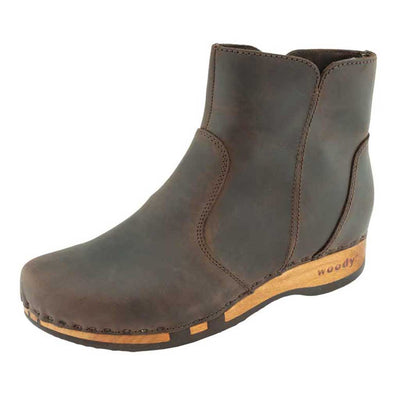 olga, clog stiefelette damen mit biegsamer nachhaltiger holzsohle, farbe: caffe, holzclogs woody, woody schuhe, woody shoes, handgemachte holzschuhe aus österreich, kärnten